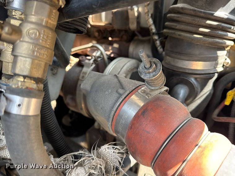 image for item DV4122 2010 International DuraStar 4300 truck cab and chassis