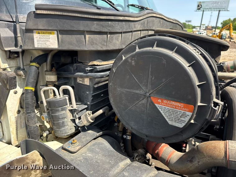 image for item DV4122 2010 International DuraStar 4300 truck cab and chassis