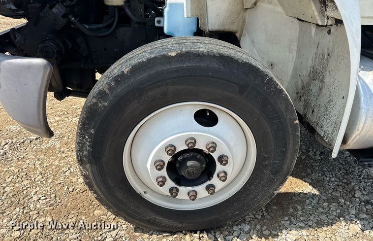 image for item DV4122 2010 International DuraStar 4300 truck cab and chassis