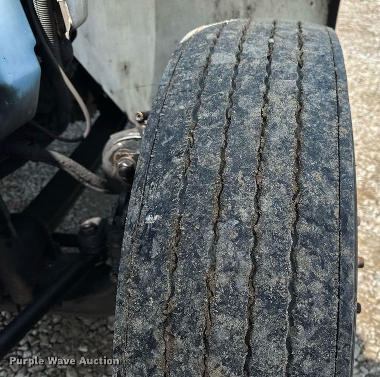 image for item DV4122 2010 International DuraStar 4300 truck cab and chassis