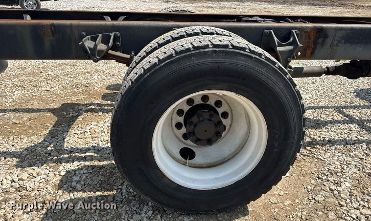 image for item DV4122 2010 International DuraStar 4300 truck cab and chassis