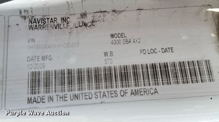 image for item DV4122 2010 International DuraStar 4300 truck cab and chassis