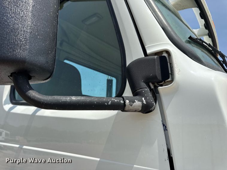 image for item DV4123 2013 Volvo VNL semi truck