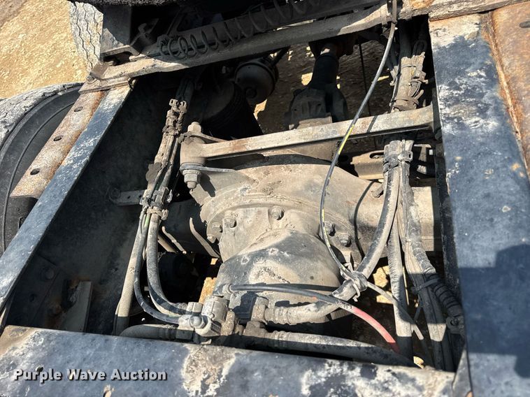 image for item DV4123 2013 Volvo VNL semi truck