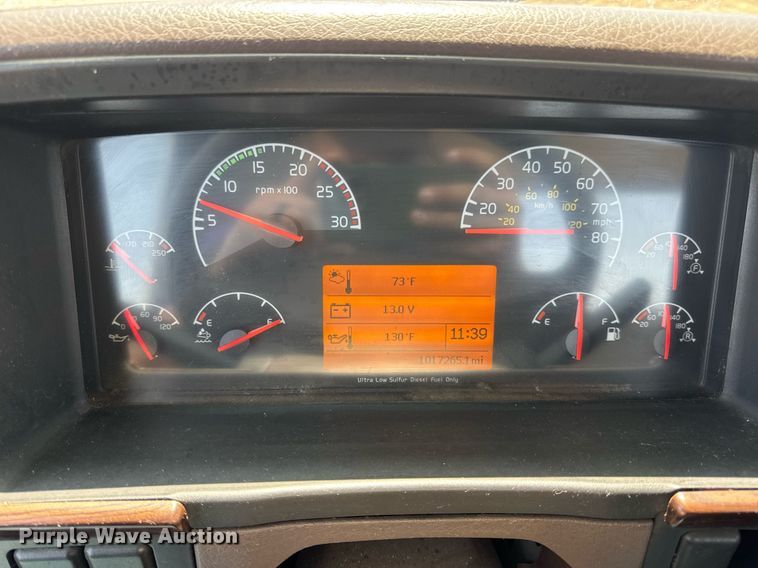 image for item DV4123 2013 Volvo VNL semi truck