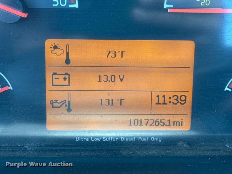 image for item DV4123 2013 Volvo VNL semi truck