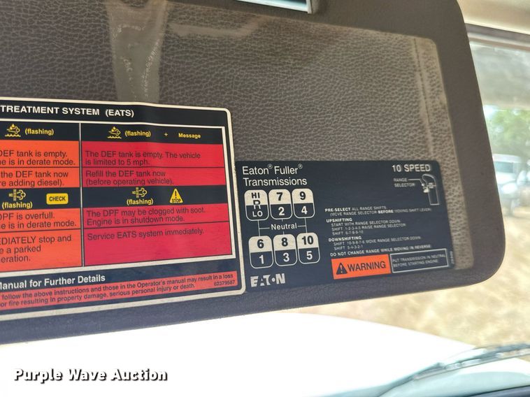 image for item DV4123 2013 Volvo VNL semi truck