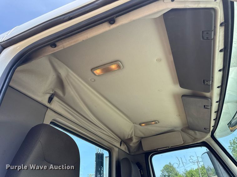 image for item DV4123 2013 Volvo VNL semi truck