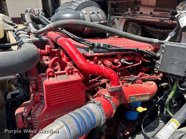 image for item DV4123 2013 Volvo VNL semi truck