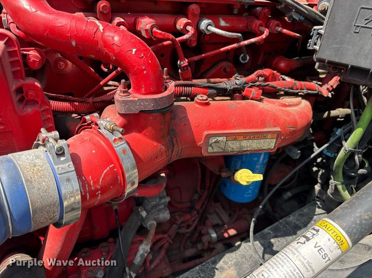 image for item DV4123 2013 Volvo VNL semi truck