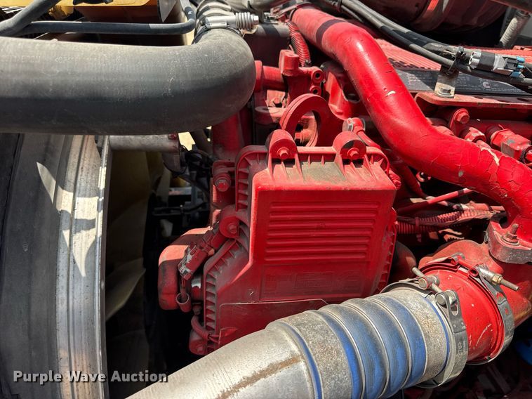 image for item DV4123 2013 Volvo VNL semi truck