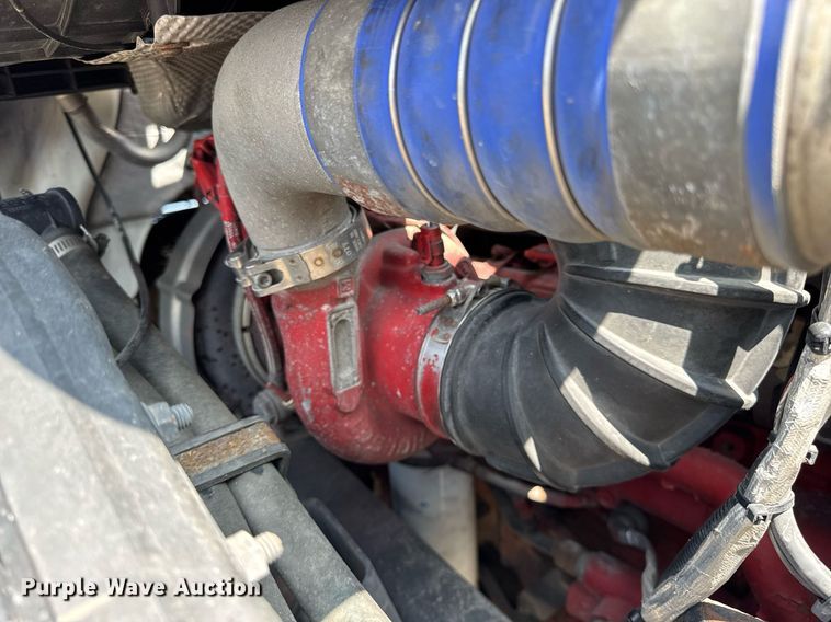 image for item DV4123 2013 Volvo VNL semi truck