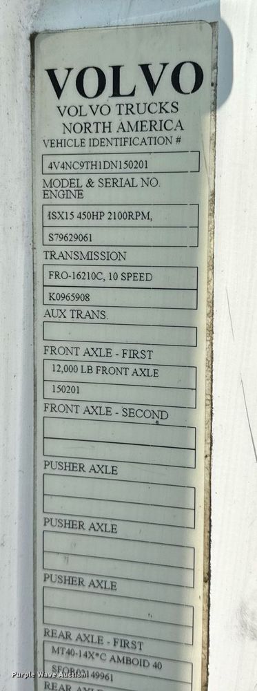 image for item DV4123 2013 Volvo VNL semi truck