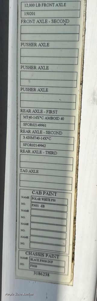 image for item DV4123 2013 Volvo VNL semi truck