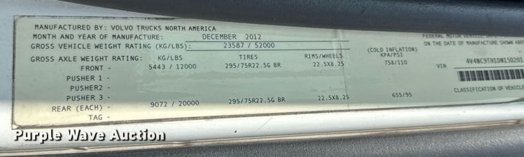 image for item DV4123 2013 Volvo VNL semi truck