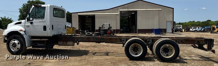 image for item DV4124 2004 International 4400  truck cab and chassis