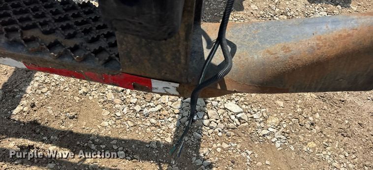 image for item DV4124 2004 International 4400  truck cab and chassis