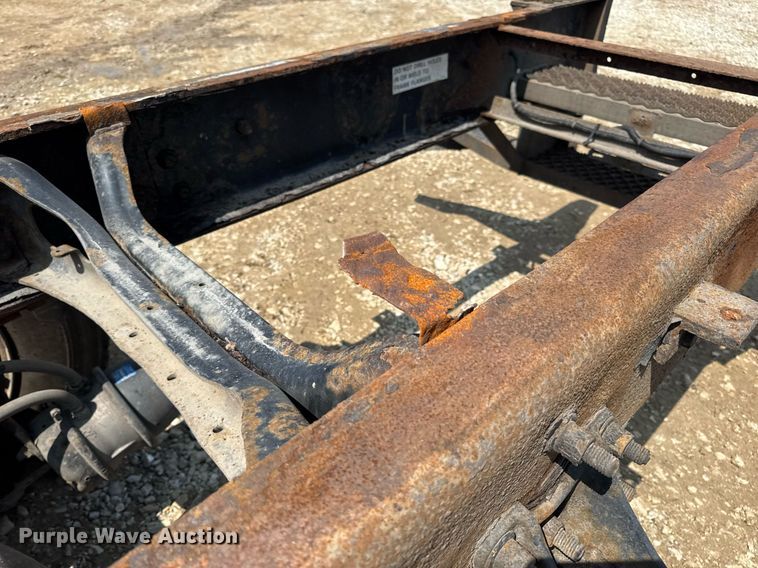 image for item DV4124 2004 International 4400  truck cab and chassis