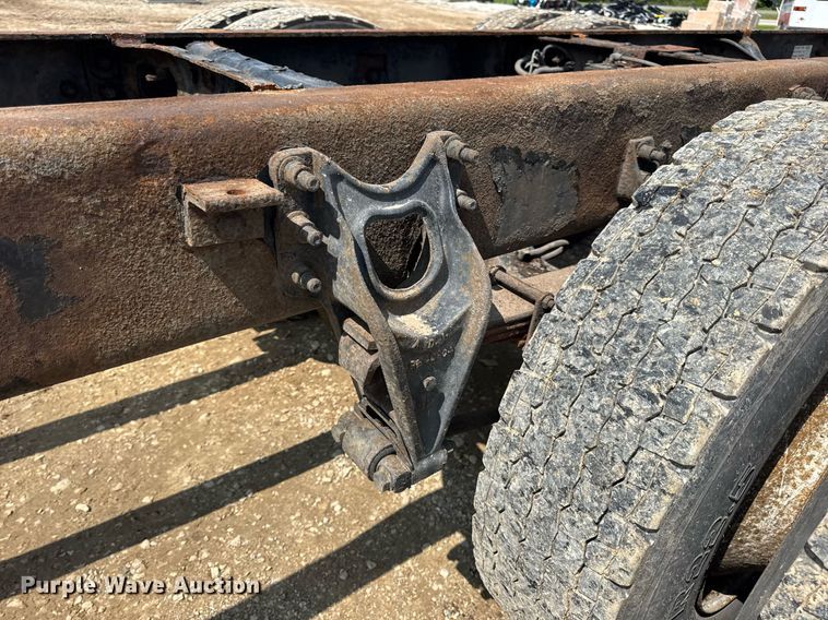 image for item DV4124 2004 International 4400  truck cab and chassis