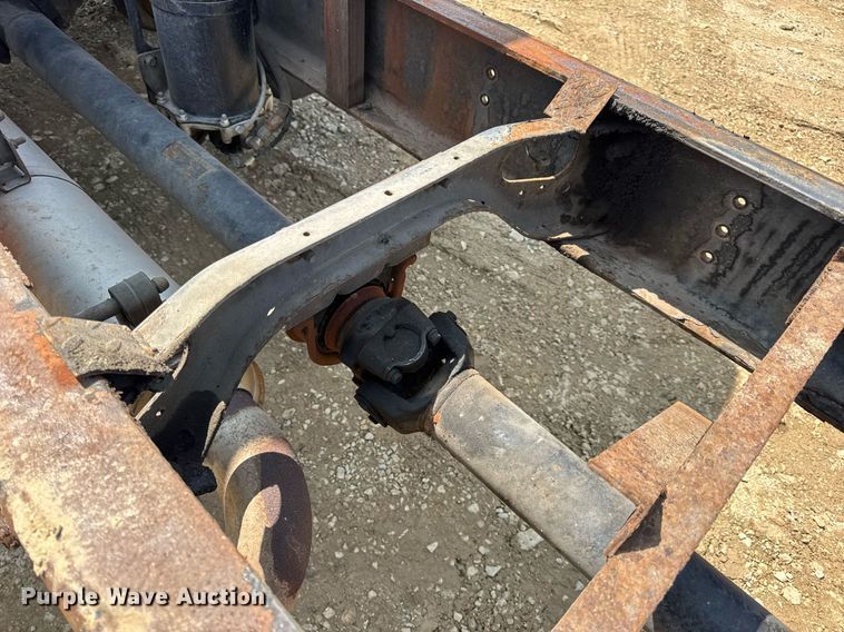 image for item DV4124 2004 International 4400  truck cab and chassis