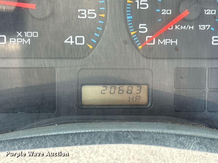 image for item DV4124 2004 International 4400  truck cab and chassis