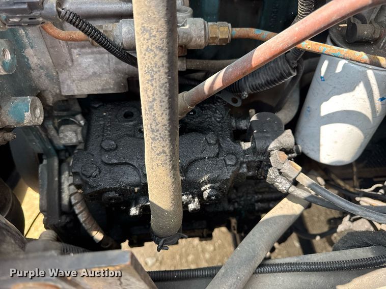 image for item DV4124 2004 International 4400  truck cab and chassis