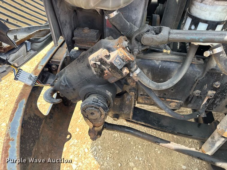 image for item DV4124 2004 International 4400  truck cab and chassis