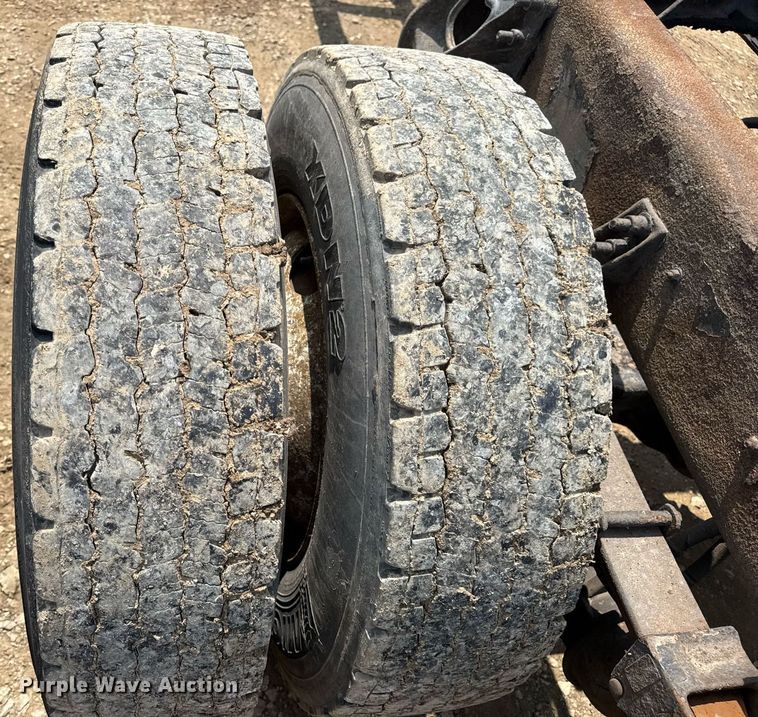 image for item DV4124 2004 International 4400  truck cab and chassis