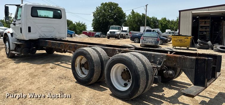 image for item DV4125 2010 International DuraStar 4400 truck cab and chassis