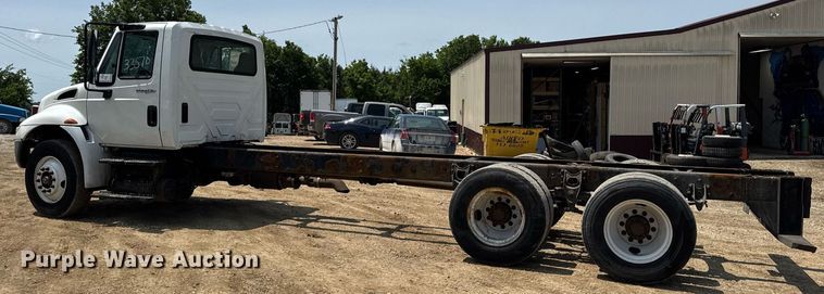 image for item DV4125 2010 International DuraStar 4400 truck cab and chassis