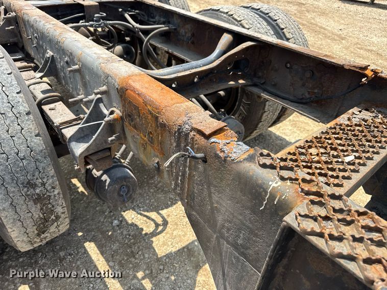 image for item DV4125 2010 International DuraStar 4400 truck cab and chassis