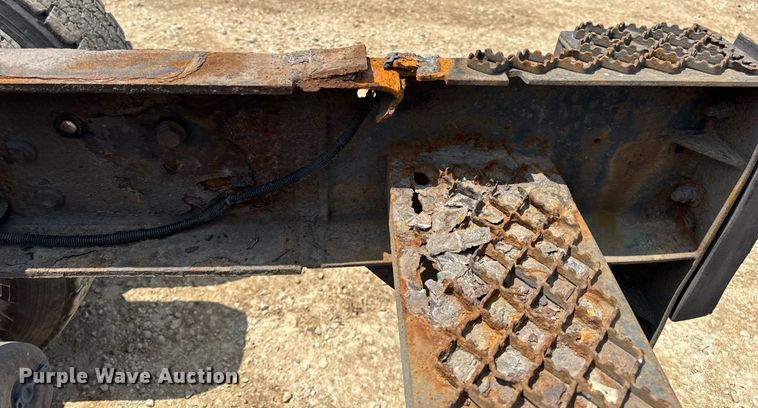 image for item DV4125 2010 International DuraStar 4400 truck cab and chassis