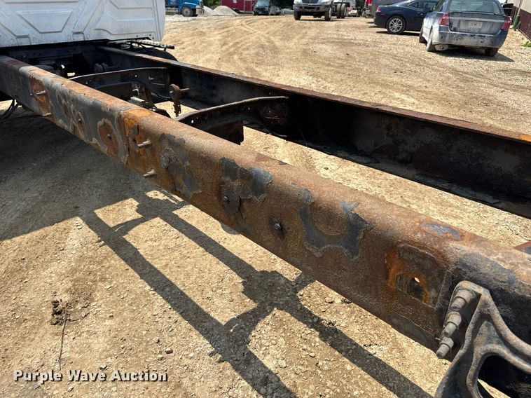 image for item DV4125 2010 International DuraStar 4400 truck cab and chassis