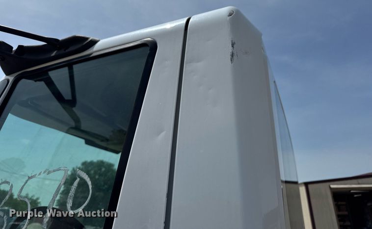 image for item DV4125 2010 International DuraStar 4400 truck cab and chassis