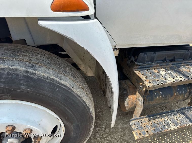 image for item DV4125 2010 International DuraStar 4400 truck cab and chassis