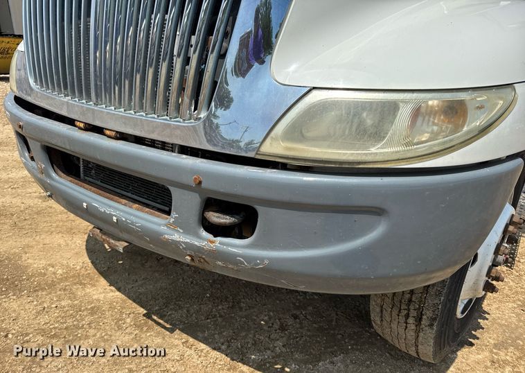 image for item DV4125 2010 International DuraStar 4400 truck cab and chassis