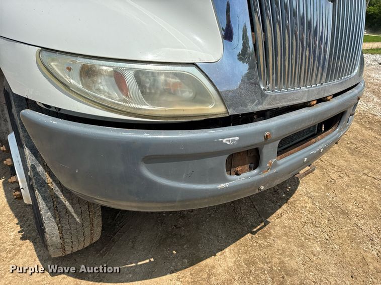 image for item DV4125 2010 International DuraStar 4400 truck cab and chassis