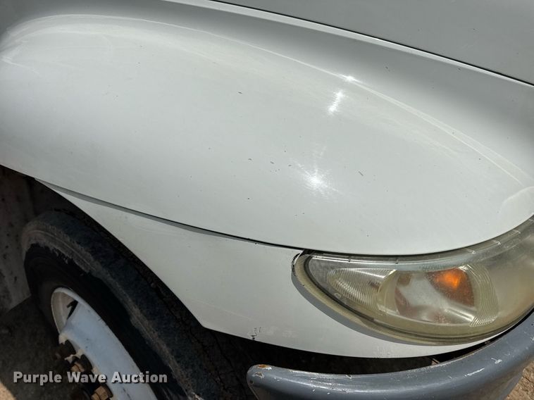 image for item DV4125 2010 International DuraStar 4400 truck cab and chassis