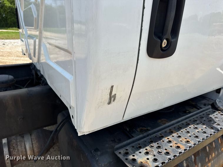 image for item DV4125 2010 International DuraStar 4400 truck cab and chassis