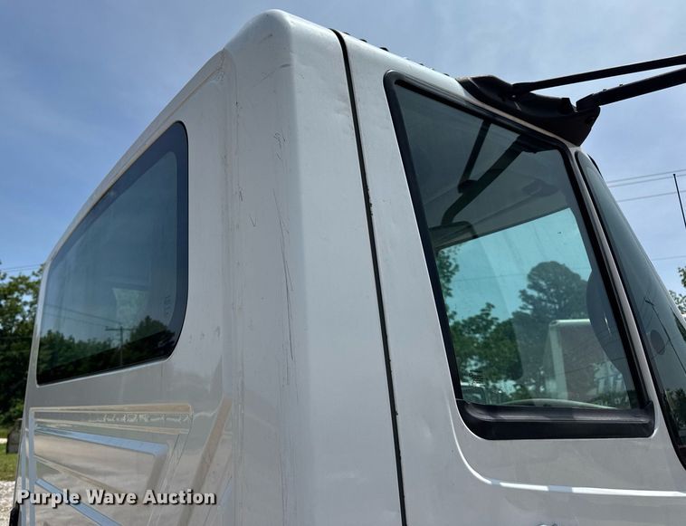 image for item DV4125 2010 International DuraStar 4400 truck cab and chassis