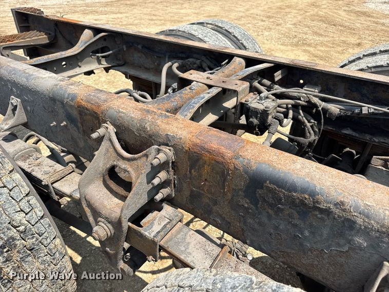 image for item DV4125 2010 International DuraStar 4400 truck cab and chassis