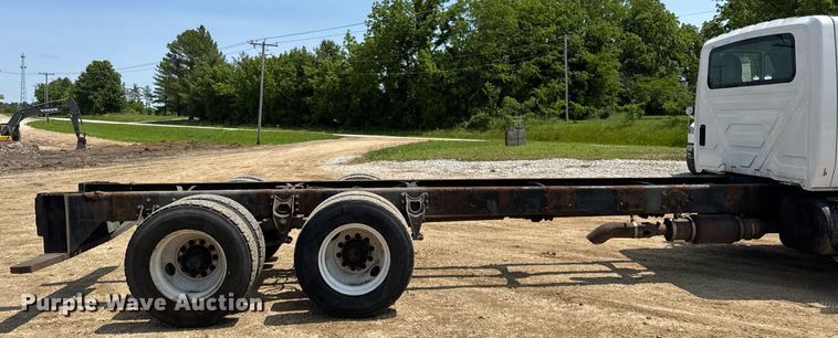 image for item DV4125 2010 International DuraStar 4400 truck cab and chassis