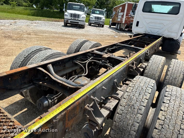 image for item DV4125 2010 International DuraStar 4400 truck cab and chassis