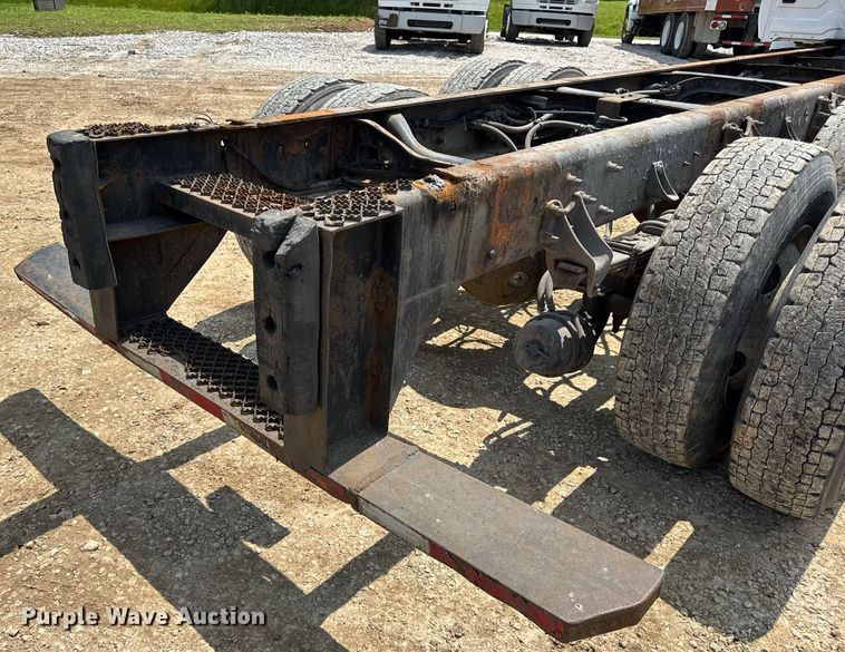 image for item DV4125 2010 International DuraStar 4400 truck cab and chassis