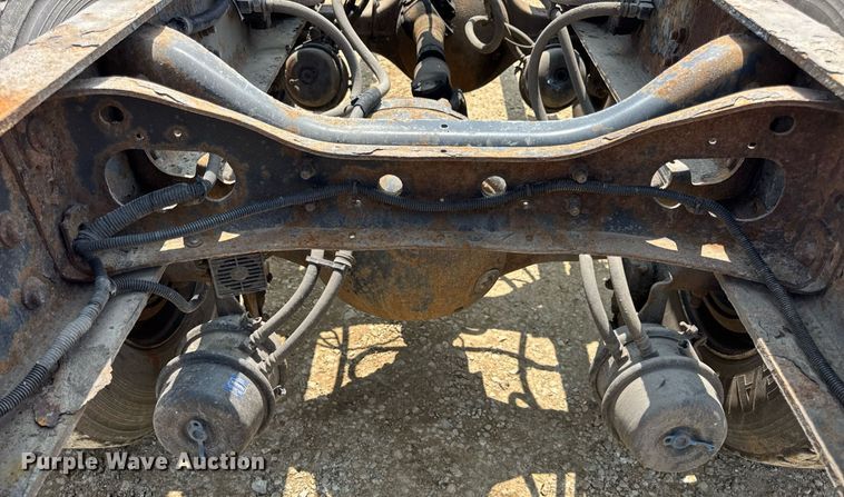 image for item DV4125 2010 International DuraStar 4400 truck cab and chassis