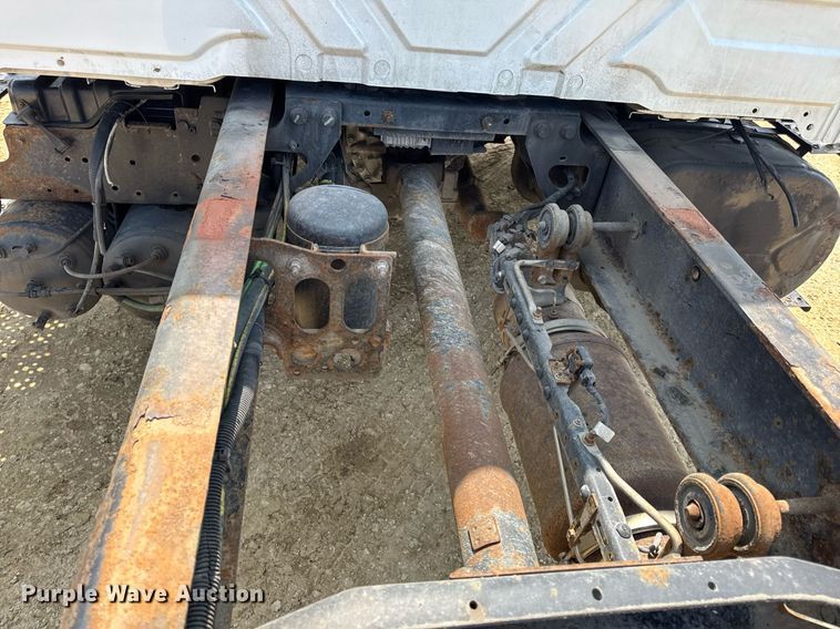 image for item DV4125 2010 International DuraStar 4400 truck cab and chassis