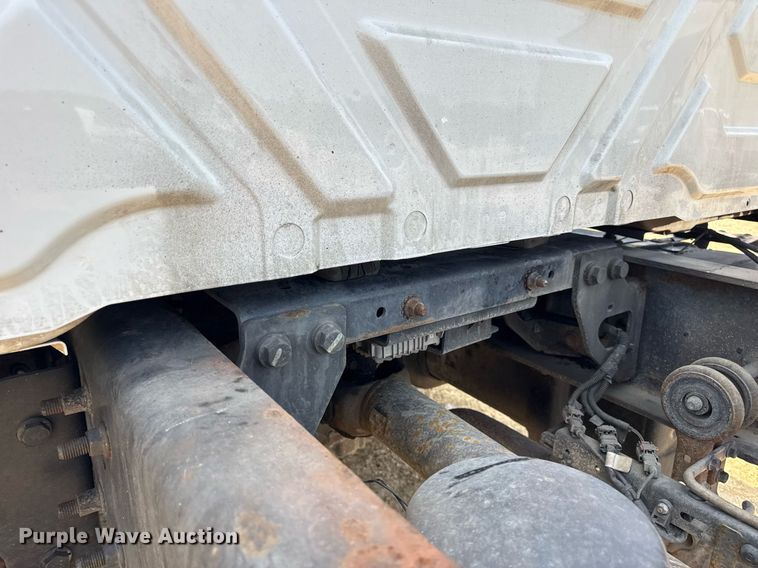 image for item DV4125 2010 International DuraStar 4400 truck cab and chassis