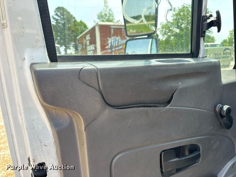 image for item DV4125 2010 International DuraStar 4400 truck cab and chassis