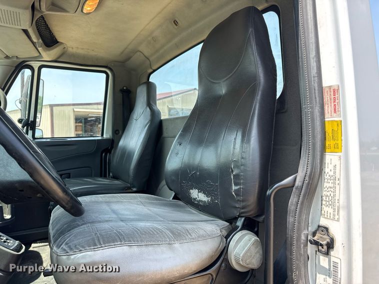 image for item DV4125 2010 International DuraStar 4400 truck cab and chassis