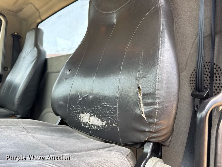 image for item DV4125 2010 International DuraStar 4400 truck cab and chassis